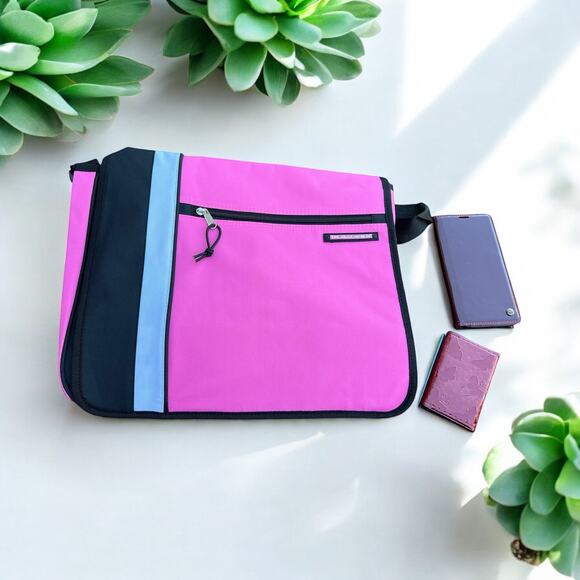 Pink Travel Messenger Laptop Commuter TravelMaker Bag with Adjustable Strap NEW - Picture 3 of 16